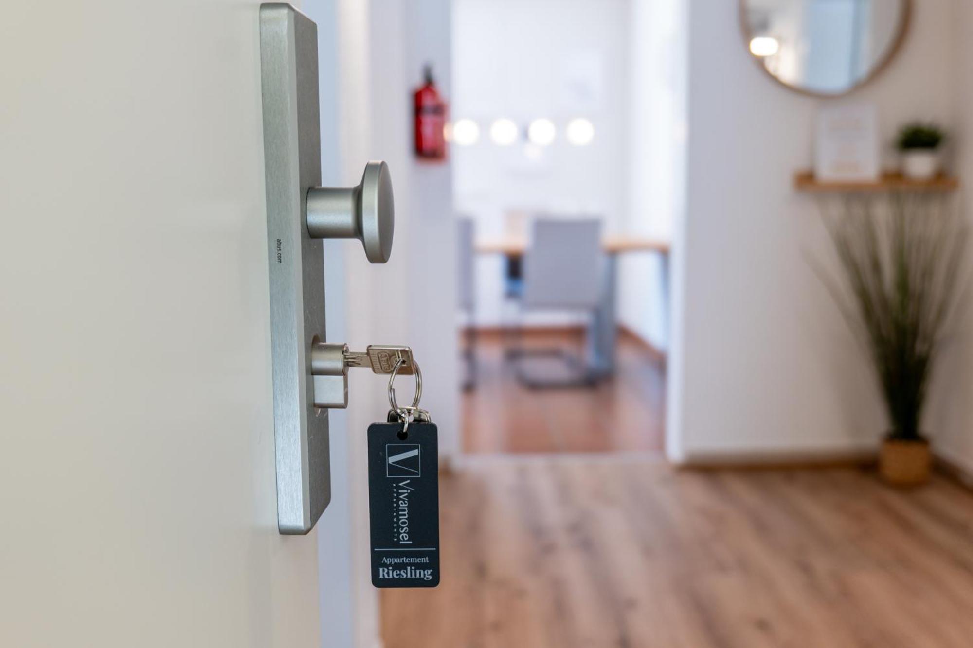 Riesling Appartement For 2 - 4 People - Billiards - Balcony With Mosel View - Parking - Wine Barrel Bar - Fully Equipped Kitchen - Netflix - Waiputv - 3 Km From Cochem Klotten Exterior photo
